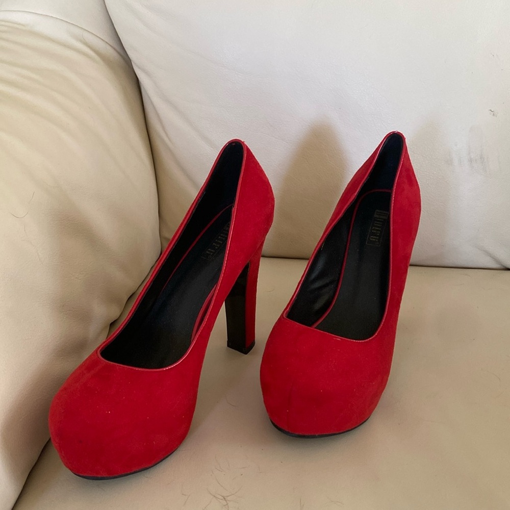 Heel red long inch brand Diufu size 9.5 (from goodwill)